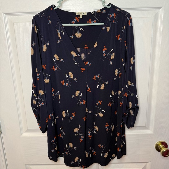 Beacon Tops - Beacon 3/4 Sleeve Blouse Navy with Cream and Red Floral Pattern Size 1X GUC